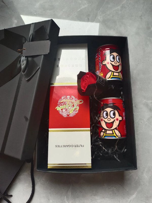 打算后天情人节送他的，昨天发现他和前女友在一起，一气之下全部给他删除拉黑了，原谅一次又一次，我只想找个真心真意的人在一起就这么难吗？我没有图你什么你还这样对我，终于知道女人为什么都变得物质是有原因的，这次绝不原谅