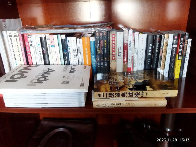 二十多年前尚在读初中从老爷子一堆破烂里翻出一本破三国，从此迷上读书，并立志做个读书人