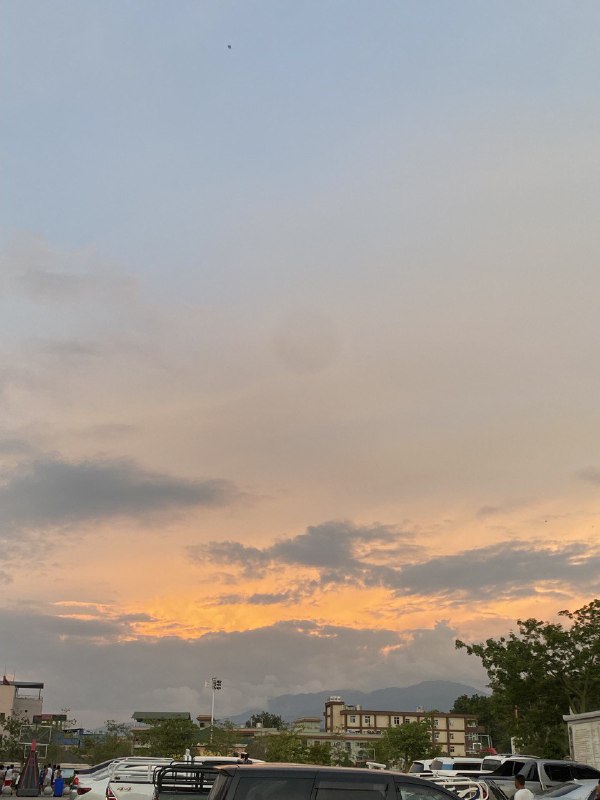 山的那一面就是云南，可惜我距离它越来越远，现在想想好后悔啊，早知道不来了