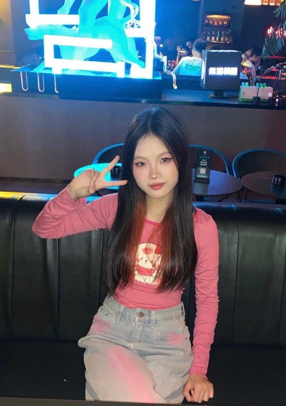 兄弟们，失败了，约出来不给操，就帮我打一会飞机不让我操 还让我给她拍照，第二张性感照看起来还是烧，🥹兄弟们，失败了，约出来不给操，就帮我打一会飞机不让我操 还让我给她拍照，第二张性感照看起来还是烧，🥹