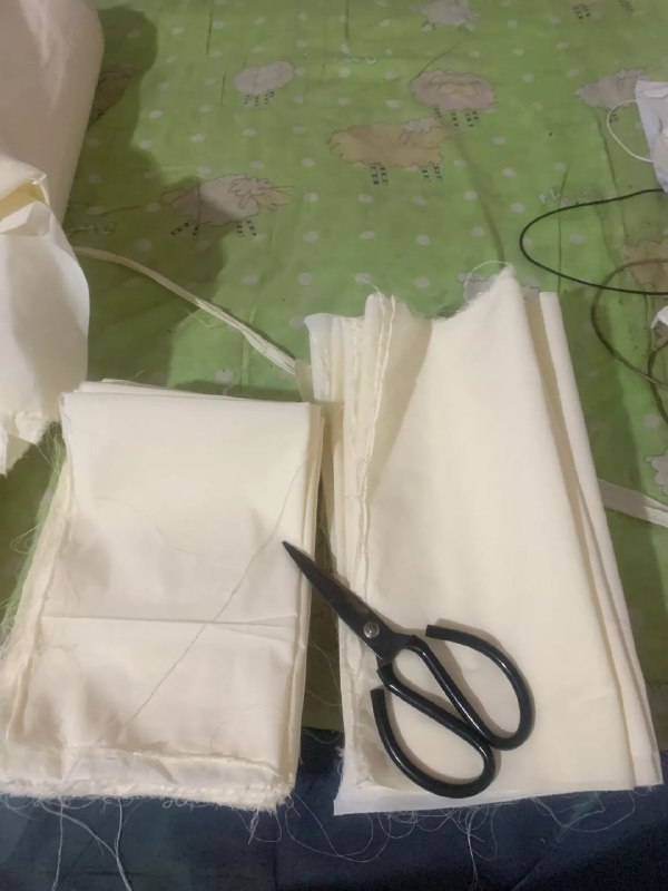 老爸走之前没有任何征兆，前几天还一起吃饭，说干完这几天就不干了，操劳了一辈子，一句话也没给我留就这么走了，我也没见到您最后一面，以后再想看看您只能通过以前的朋友圈了，再也不能视频通话了，有后悔，有遗憾，更多的是自责，不让您干去非得干去，恨自己没能劝得住您，爸，最后的时间您疼不疼啊，很突然我接受不了您已经离世的事实，感觉天塌了，没了主心骨，走进太平间的瞬间，看您一个人冰凉凉的躺在那里，您闭紧了双眼，任由我如何呼唤，您都没有睁开双眼再看我一眼，您是对我有多失望啊，我还天真的以为您在睡觉，您起来好不好，我们一起回家…这个世上最爱我的老爸没有了，对我的养育之恩，没有您也没有我，无以回报，如果有来生，我还会选择您做我老爸，只能深深祈祷老爸在天堂里一切安好，一路走好！